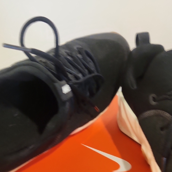 Nike Free Metcom 6 Black and Cream Athletic Shoes - Picture 3 of 8